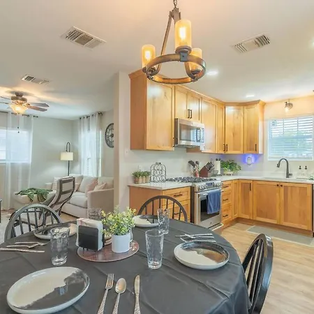 5 Miles To Lackland Afb Cozy Casa With King Bed